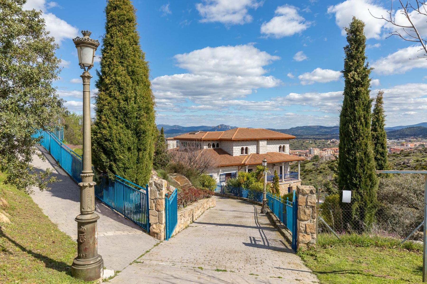 Mansion Con Jacuzzi A 40 Grados, Gran Piscina Y Padel Villa El Tiemblo Dış mekan fotoğraf